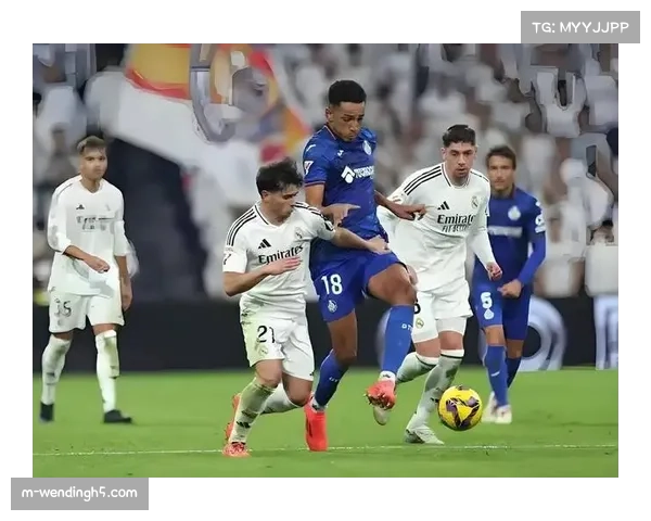 马赛进攻宽度利用评估：边锋拉开空间与中场插上时机的协调性